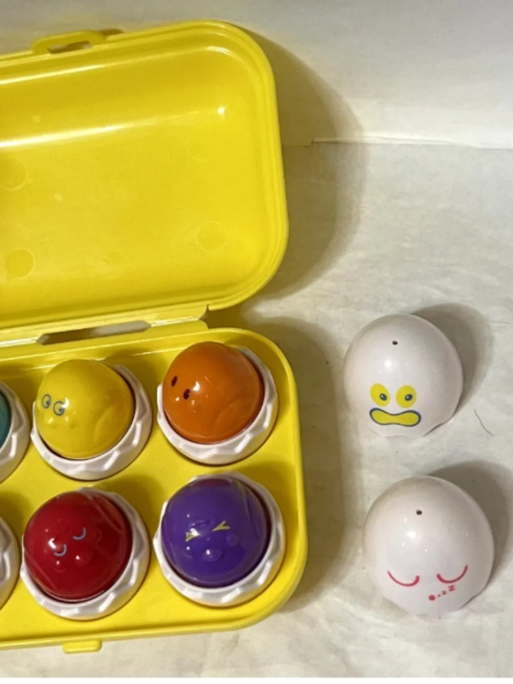 Vtg Tomy Hide & Squeak Eggs In Carton Toddler Learning Shape Sorter Toy 1993